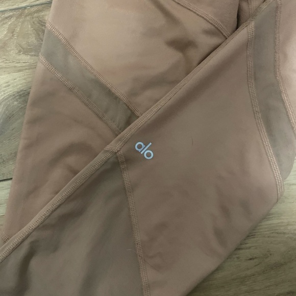 ALO Yoga Sheila High Waist Leggings in Henna EUC size M - Picture 5 of 5